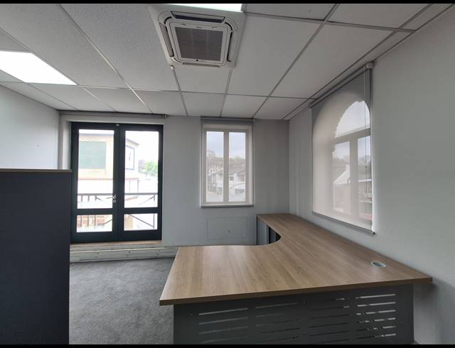 6,233M² OFFICE FOR SALE IN HYDE PARK